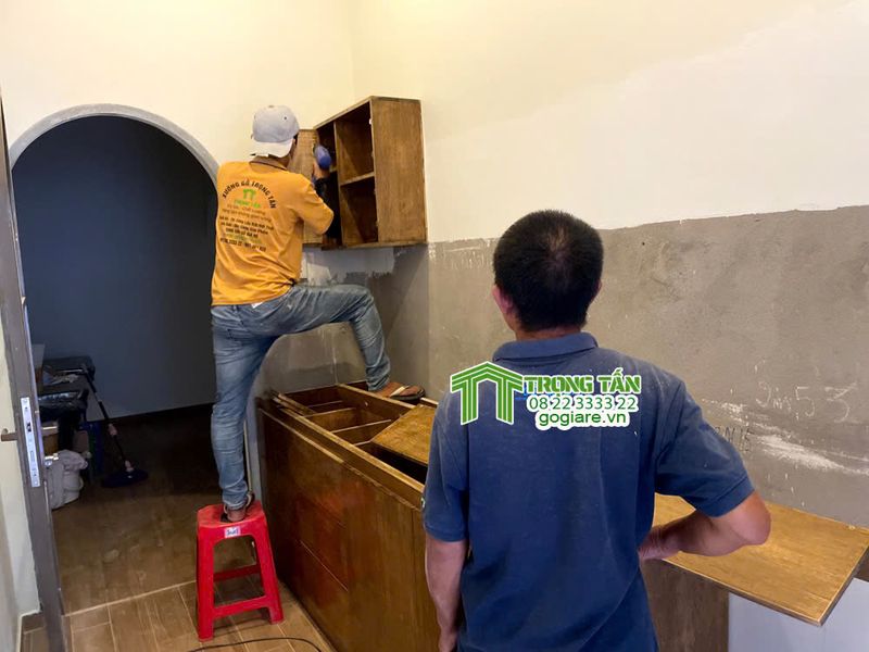 Thi công tủ bếp gỗ cao su tại xưởng 1 Gỗ Cao Su Tự Nhiên