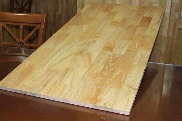 So sánh gỗ cao su và MDF 2 Bản gỗ MDF hay gỗ cao su tốt hơn